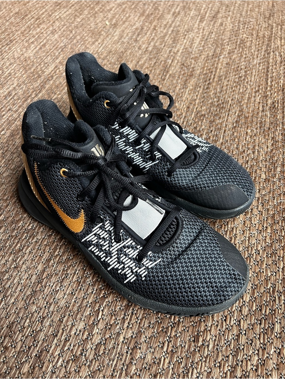Nike Kyrie Flytrap II Black Gold Basketball Sneakers Men’s Size 7